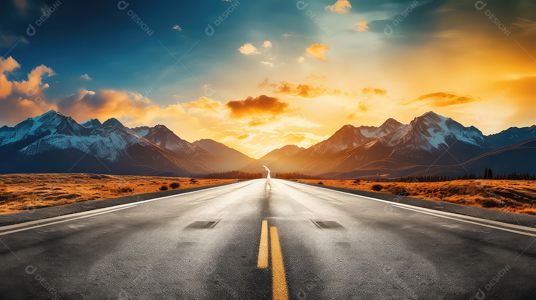 Estrada asfaltada através do deserto ao pôr do sol