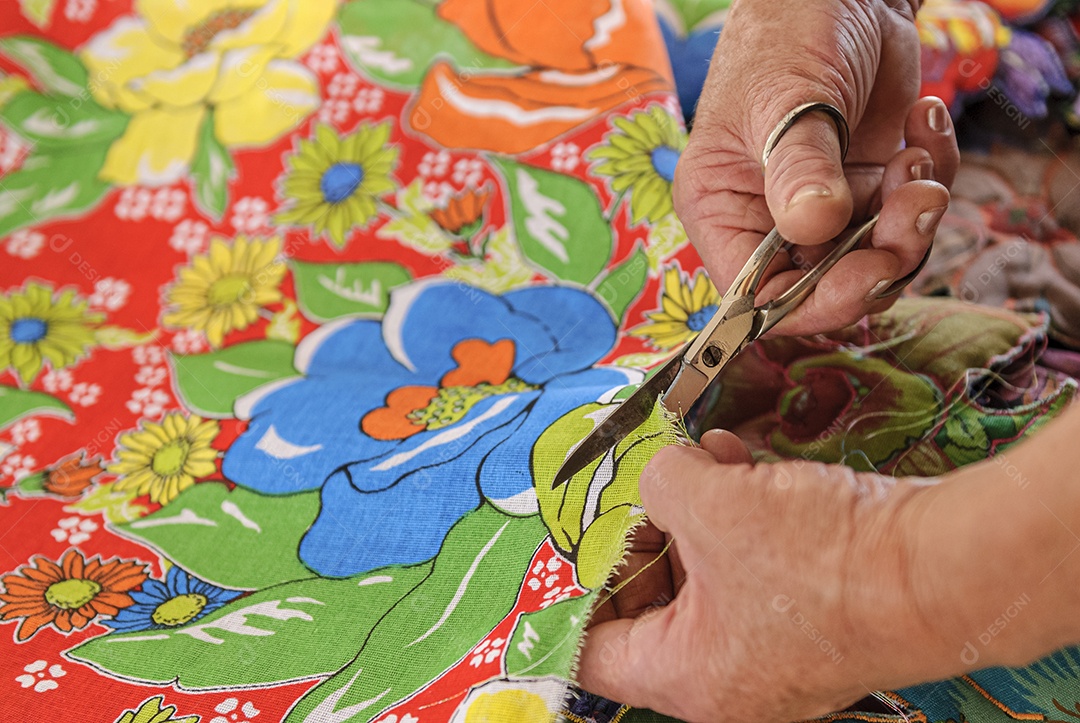 Trabalho artesanal com tecido chita