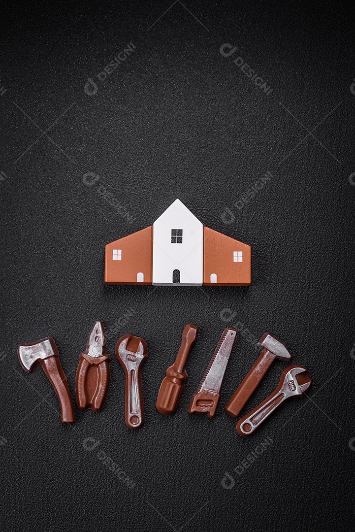 Ferramentas e inscrições simbolizando reparos ou garagem e seus atributos em fundo liso. Plano de fundo para o seu design