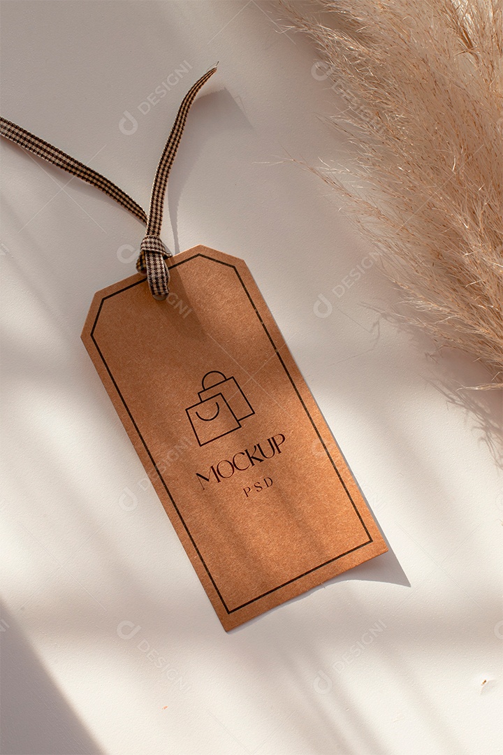 Mockup tag de roupa parda psd editavel