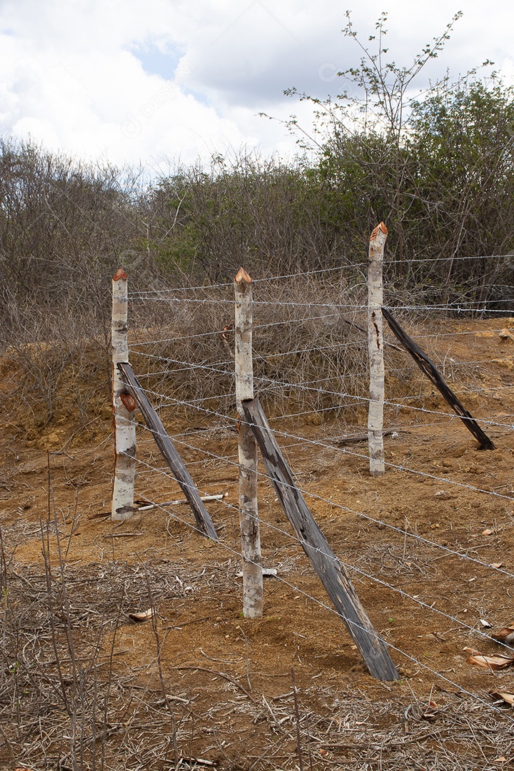 Cerca da fazenda pronta e nova