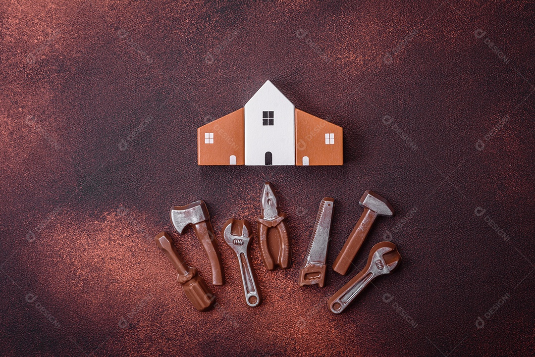 Ferramentas e inscrições simbolizando reparos ou garagem e seus atributos em fundo liso. Plano de fundo para o seu design