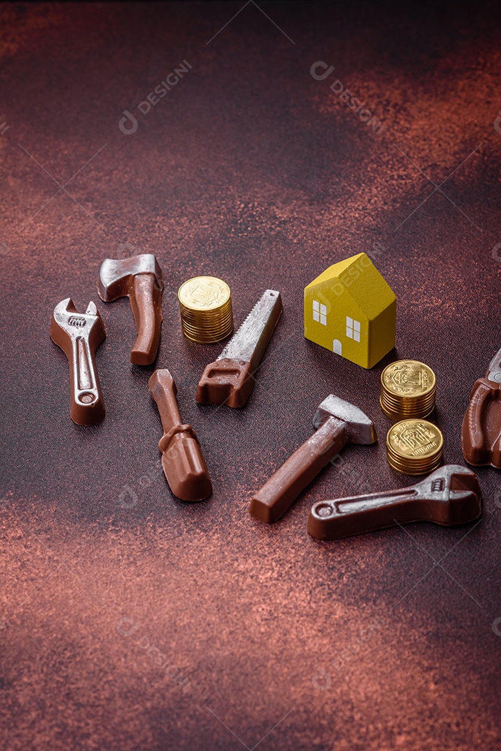 Ferramentas e inscrições simbolizando reparos ou garagem e seus atributos em fundo liso. Plano de fundo para o seu design