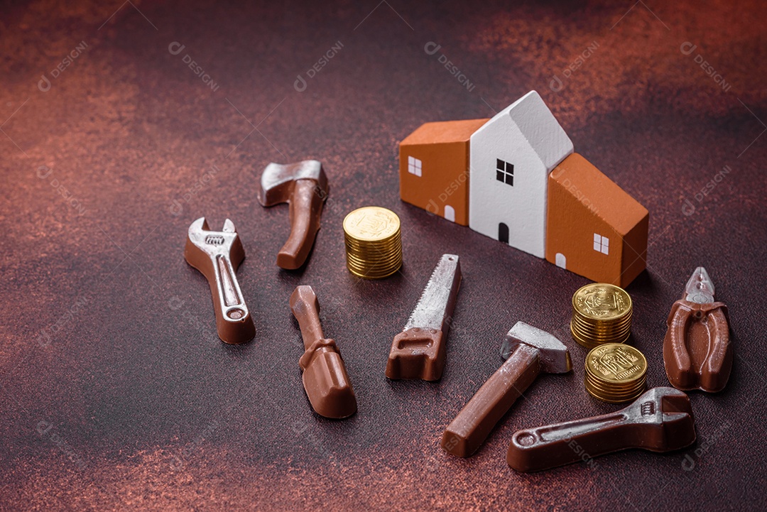 Ferramentas e inscrições simbolizando reparos ou garagem e seus atributos em fundo liso. Plano de fundo para o seu design