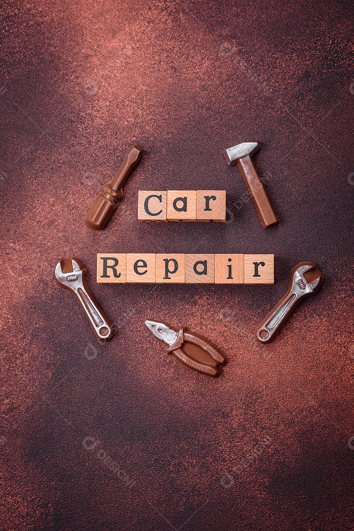 Ferramentas e inscrições simbolizando reparos ou garagem e seus atributos em fundo liso. Plano de fundo para o seu design