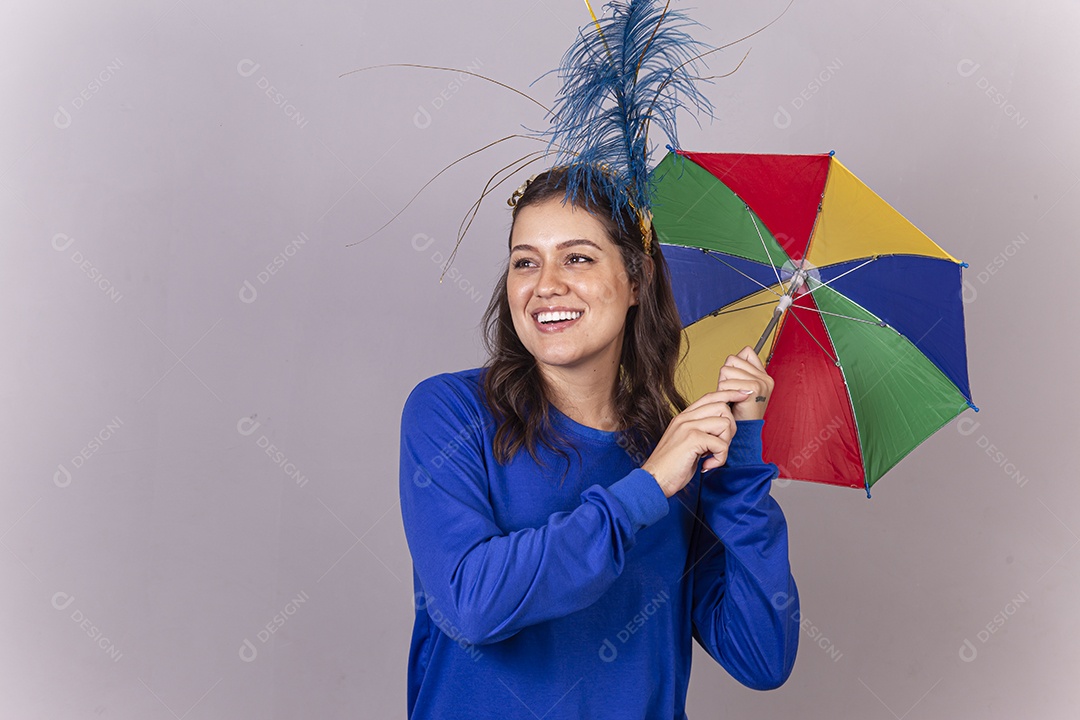 Linda mulher com fantasia frevo de carnaval