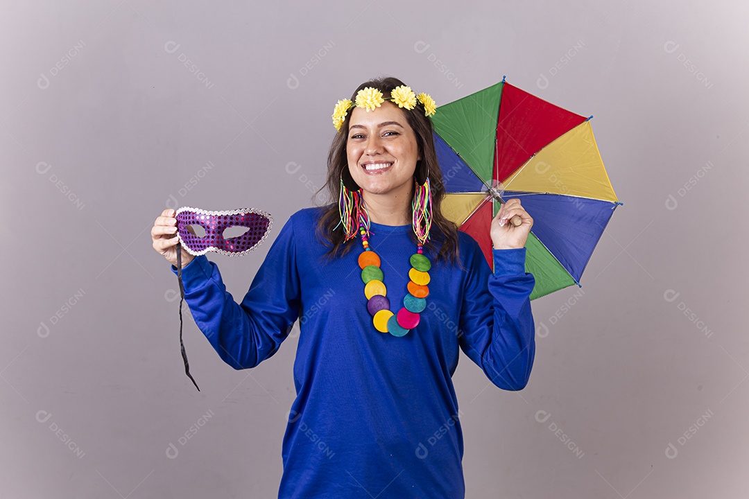 Linda mulher com fantasia frevo de carnaval