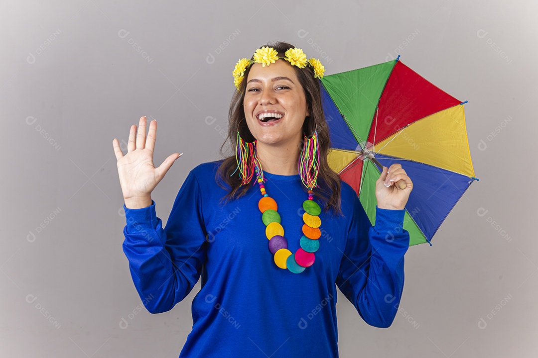 Linda mulher com fantasia frevo de carnaval