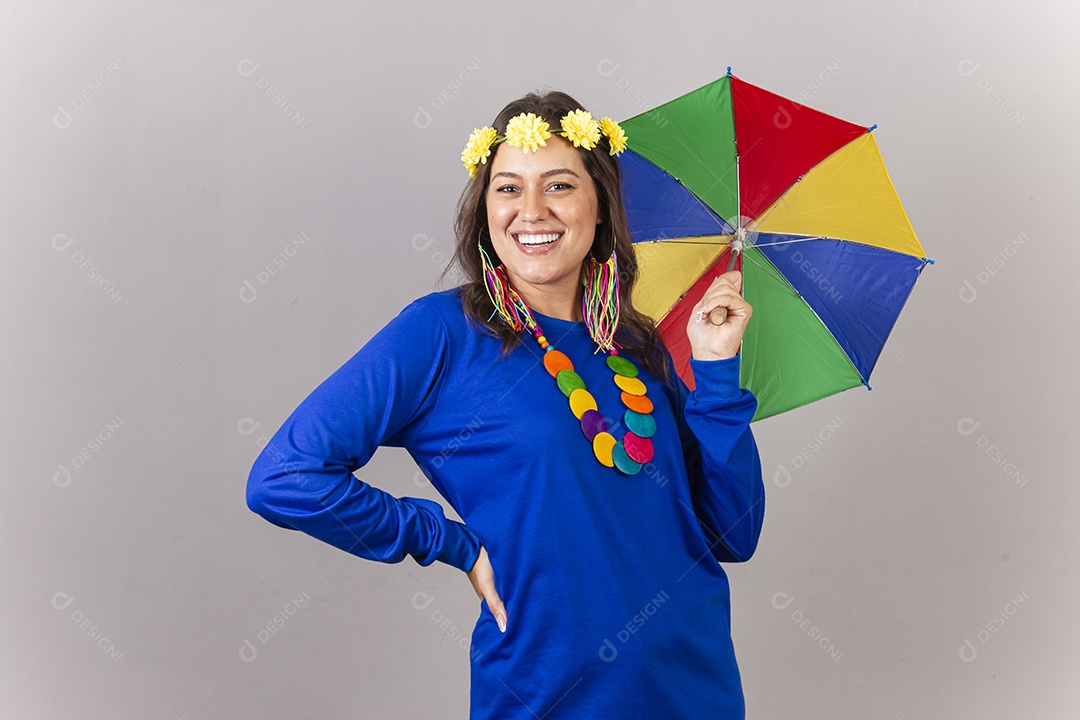 Linda mulher com fantasia frevo de carnaval