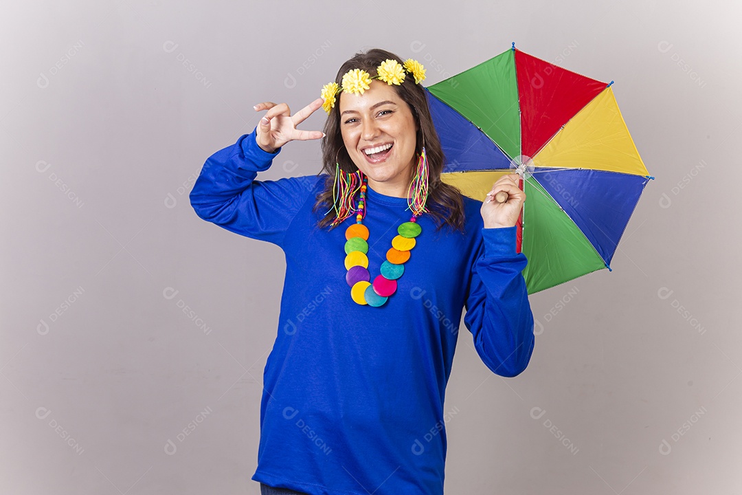 Linda mulher com fantasia frevo de carnaval