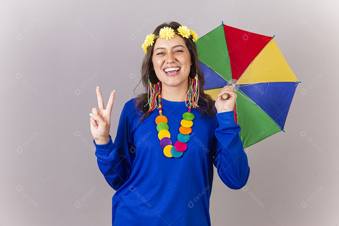 Linda mulher com fantasia frevo de carnaval