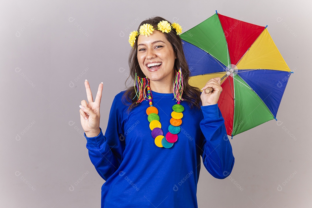 Linda mulher com fantasia frevo de carnaval