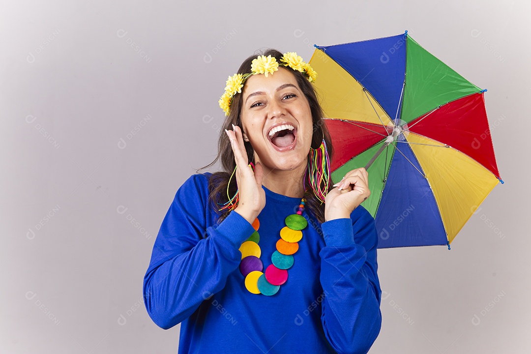 Linda mulher com fantasia frevo de carnaval