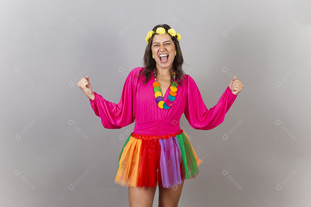 Linda mulher com fantasia de carnaval