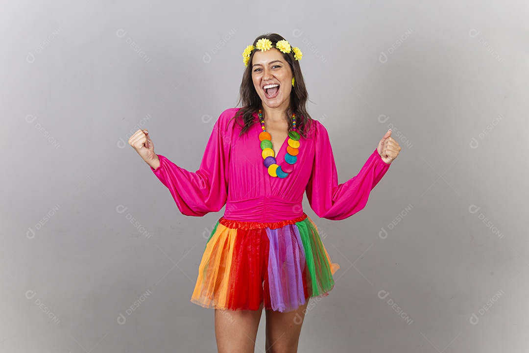 Linda mulher com fantasia de carnaval