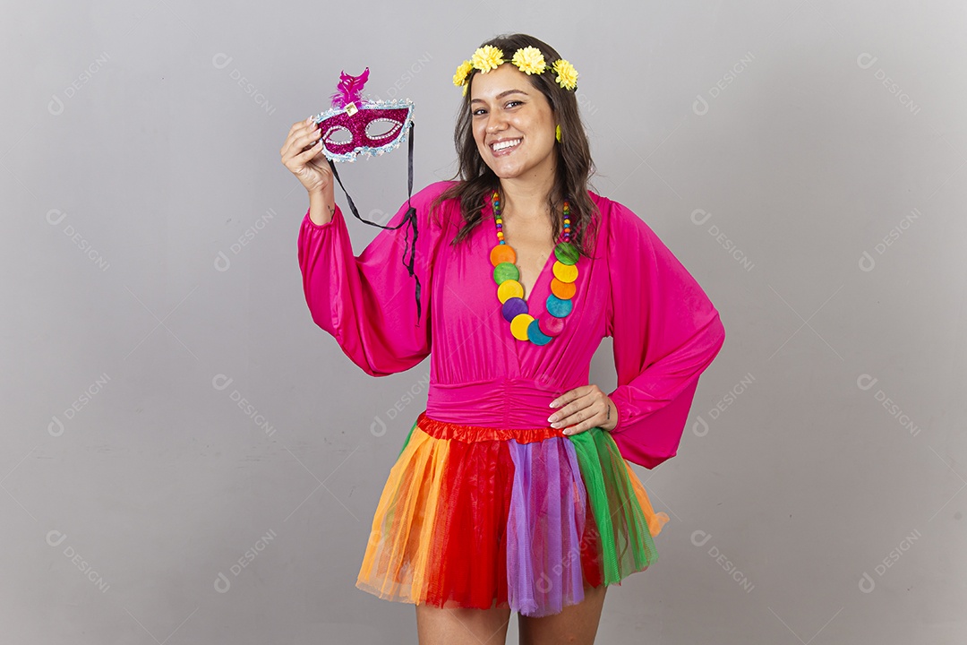 Linda mulher com fantasia de carnaval