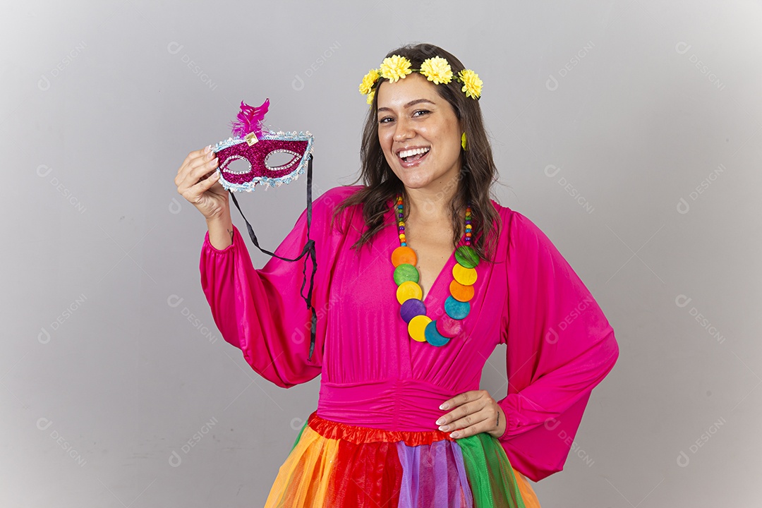 Linda mulher com fantasia de carnaval