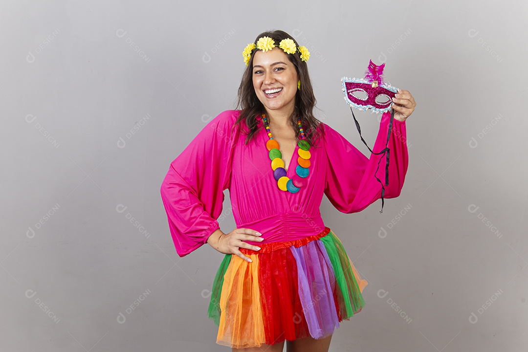 Linda mulher com fantasia de carnaval