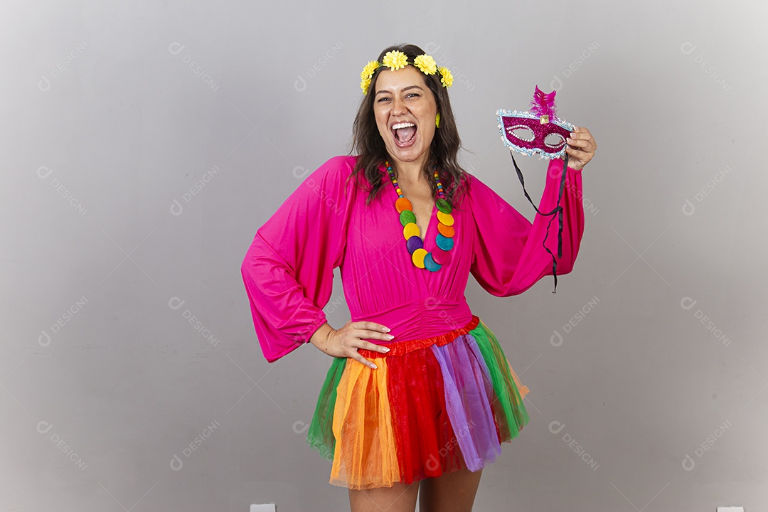 Linda mulher com fantasia de carnaval