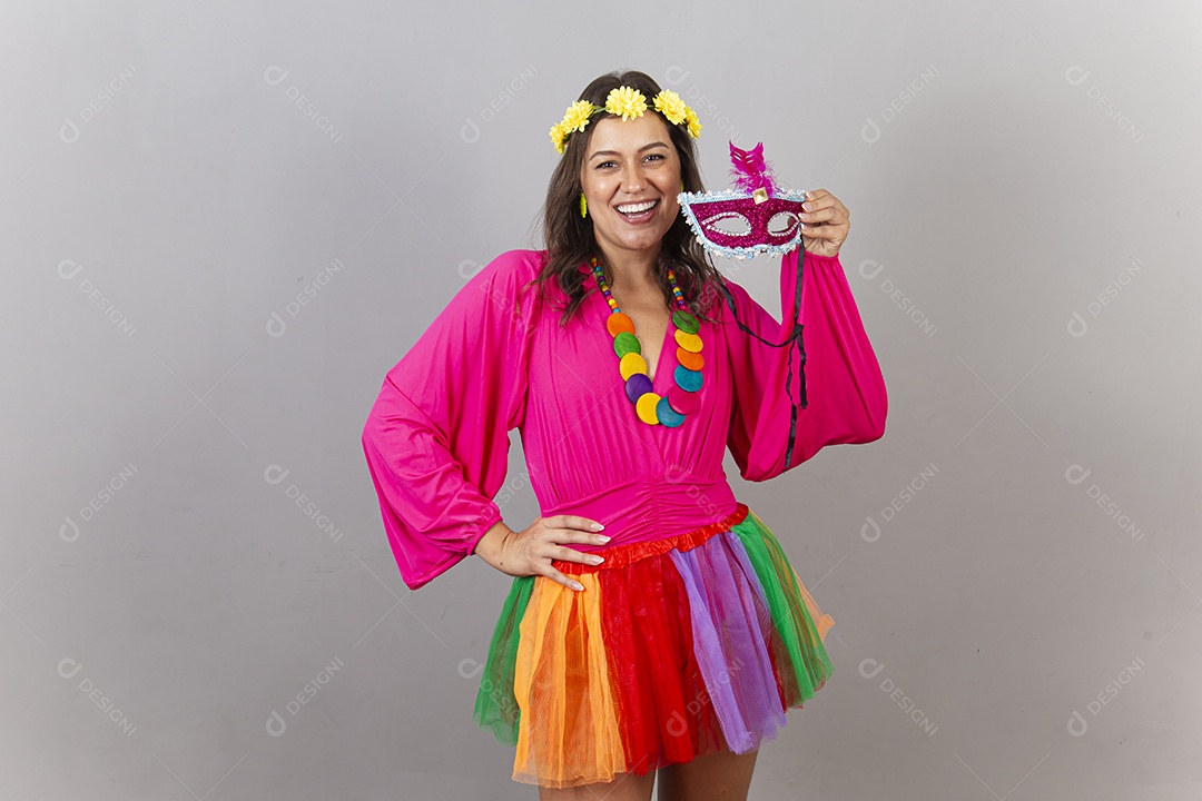 Linda mulher com fantasia de carnaval