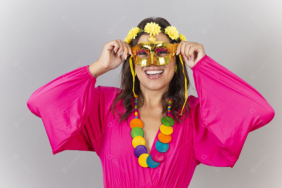 Linda mulher com fantasia de carnaval