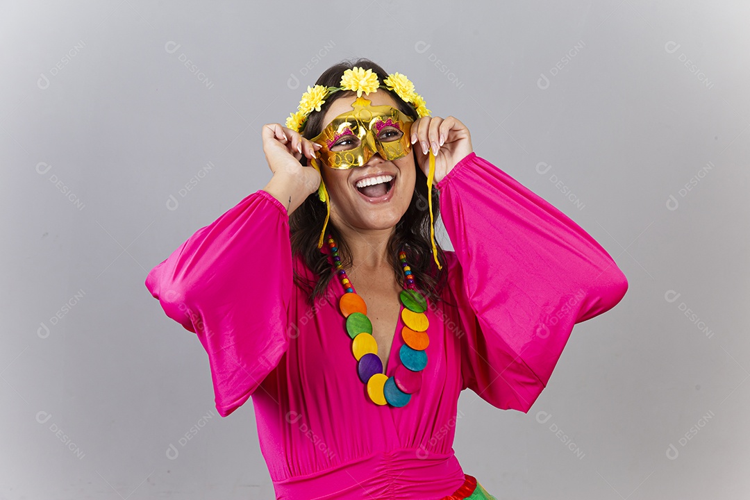 Linda mulher com fantasia de carnaval