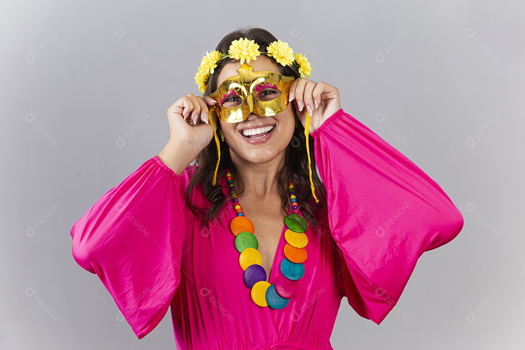 Linda mulher com fantasia de carnaval