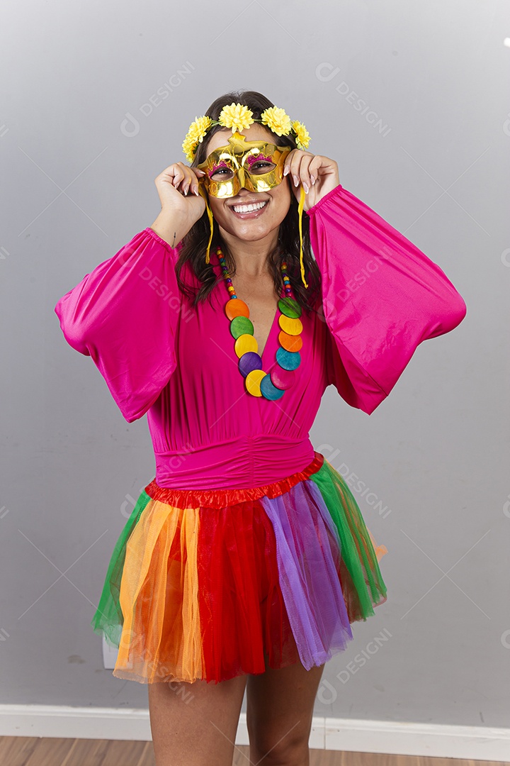 Linda mulher com fantasia de carnaval