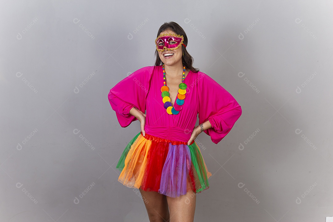 Linda mulher com fantasia de carnaval