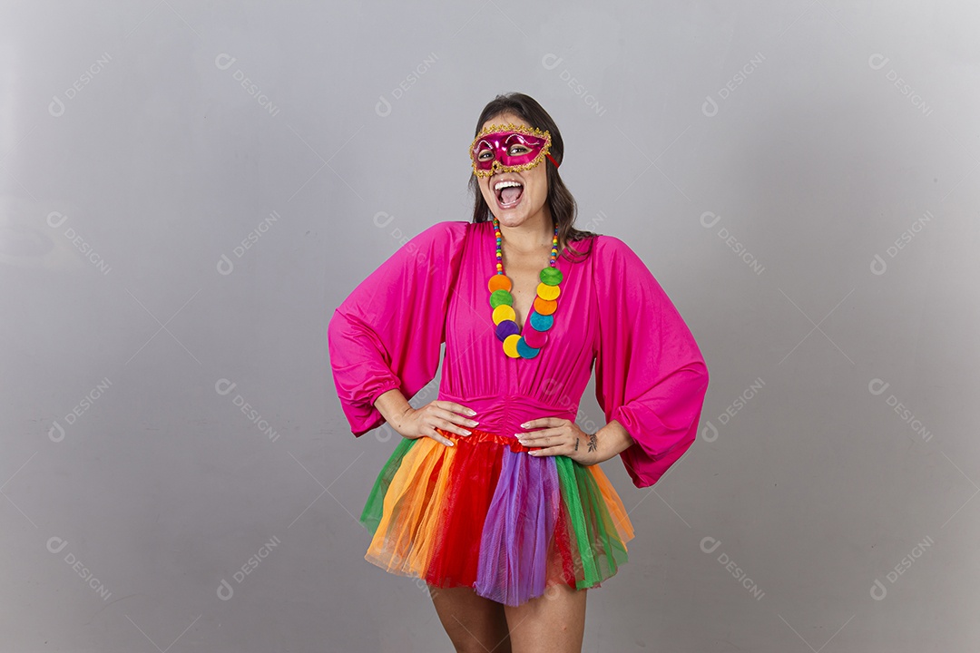 Linda mulher com fantasia de carnaval