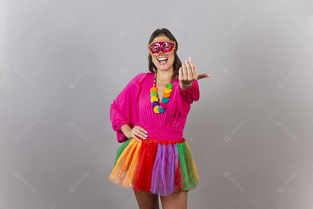 Linda mulher com fantasia de carnaval