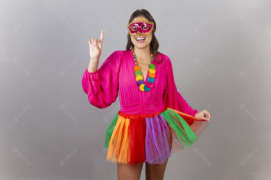 Linda mulher com fantasia de carnaval