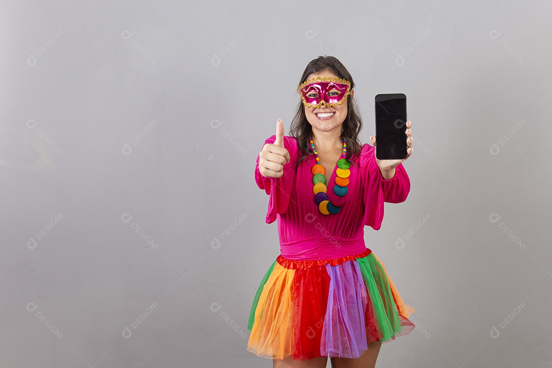 Linda mulher com fantasia de carnaval