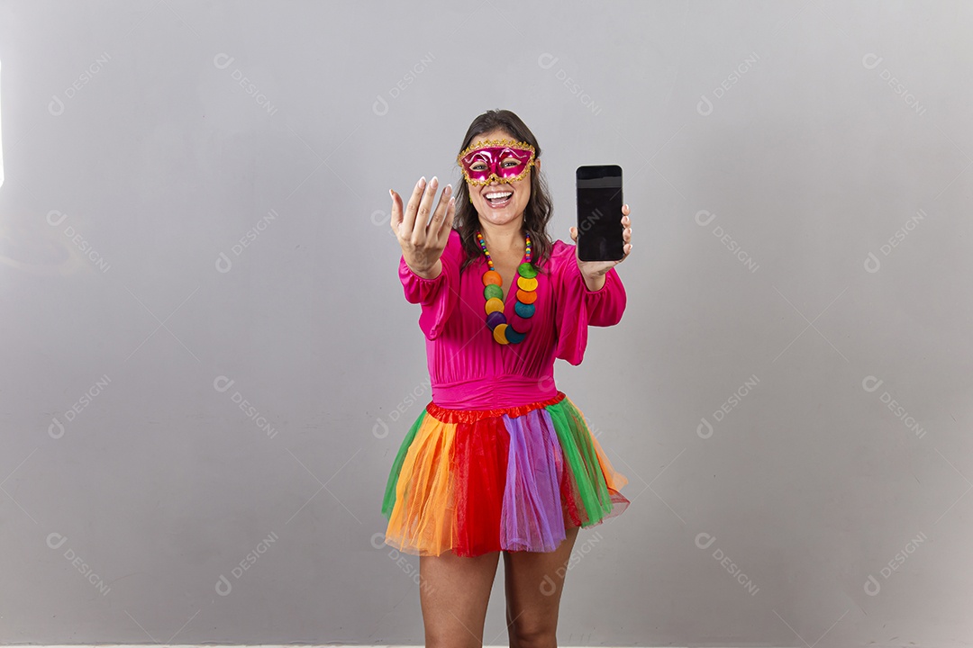 Linda mulher com fantasia de carnaval