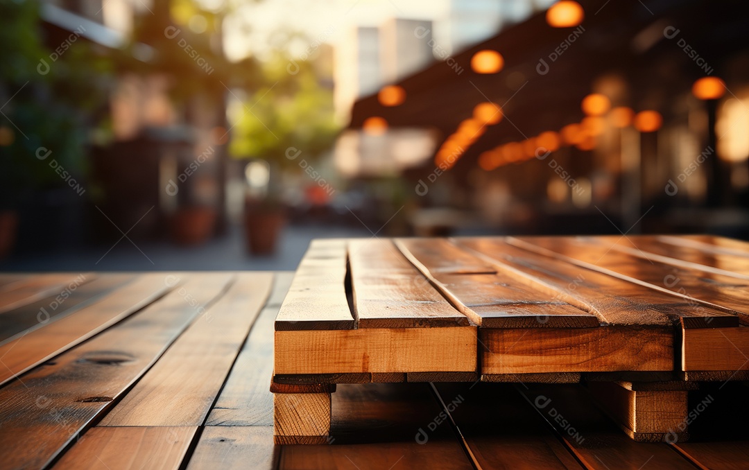 Mesa de madeira vazia e luzes bokeh turva fundo de café ao ar livre