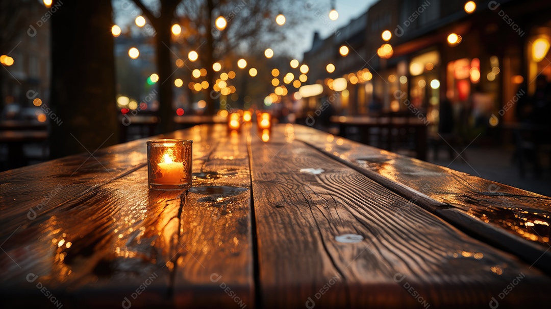 Mesa de madeira vazia e luzes bokeh turva fundo de café ao ar livre