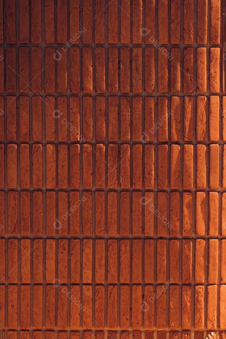 Parede de tijolos com textura laranja ao pôr do sol