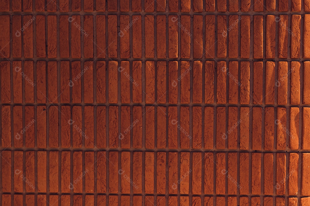 Parede de tijolos com textura laranja ao pôr do sol