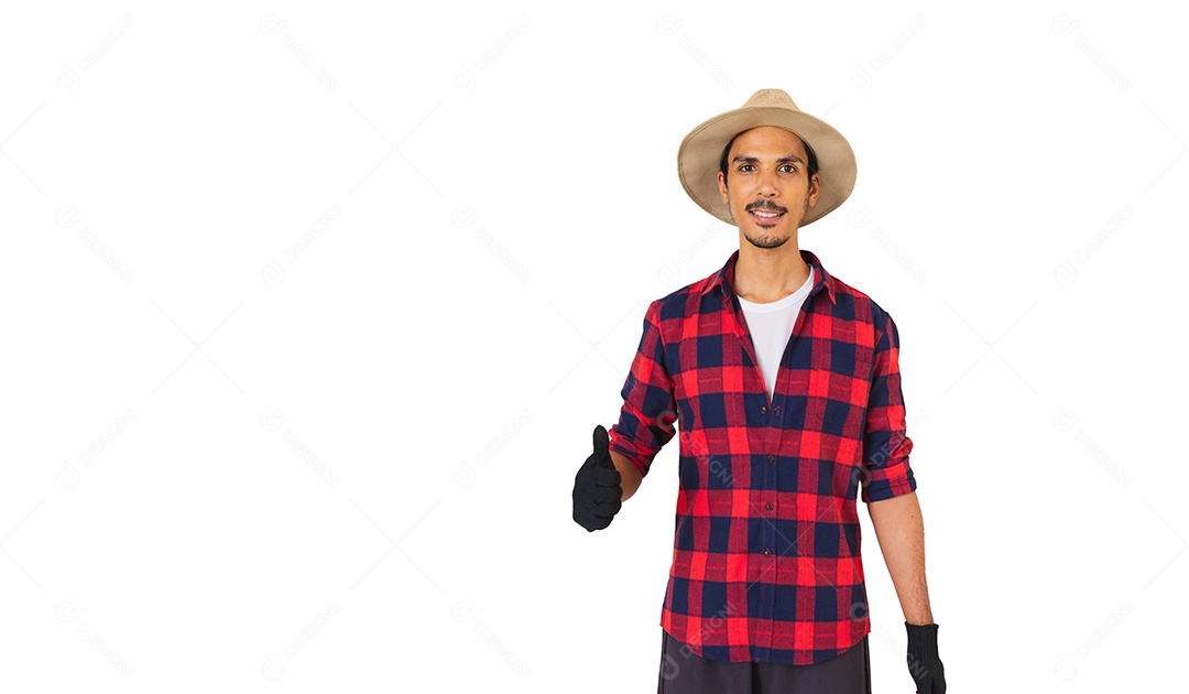 Homem jovem usando roupas típicas de São João sobre fundo isolado