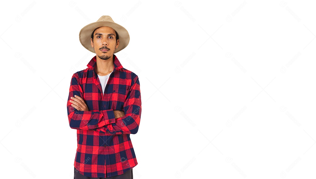 Homem jovem usando roupas típicas de São João sobre fundo isolado