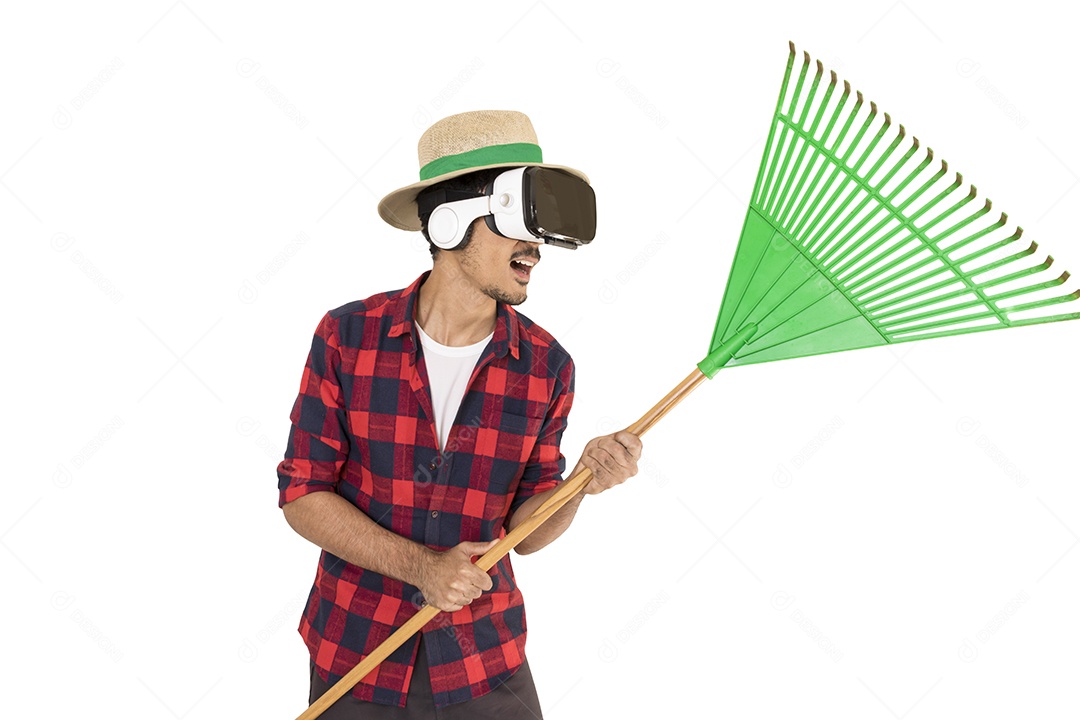 Homem jovem agropecuarista usando Òculos VR