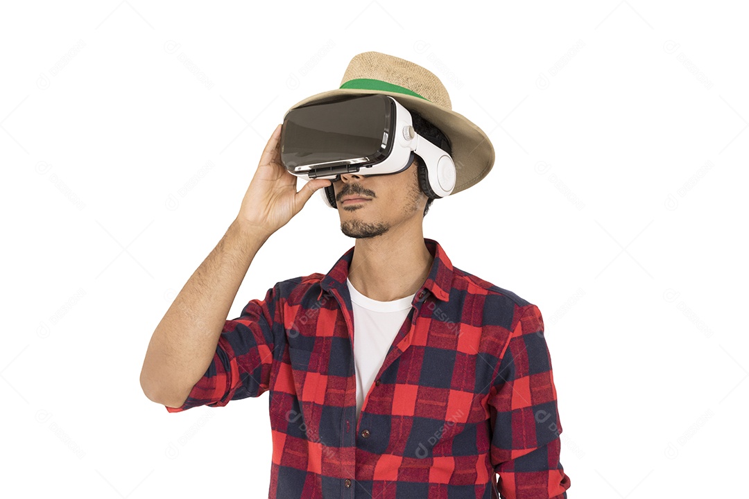 Homem jovem agropecuarista usando Òculos VR