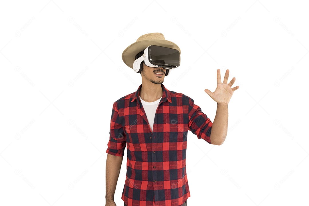 Homem jovem agropecuarista usando Òculos VR