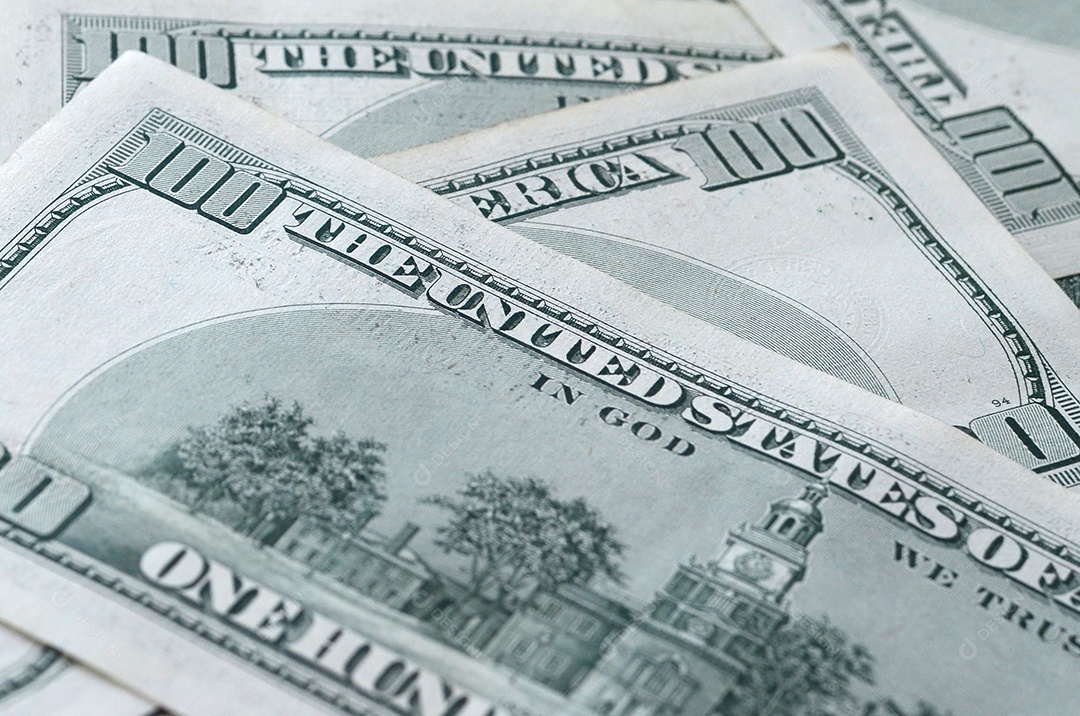 Muitas notas de 100 dólares