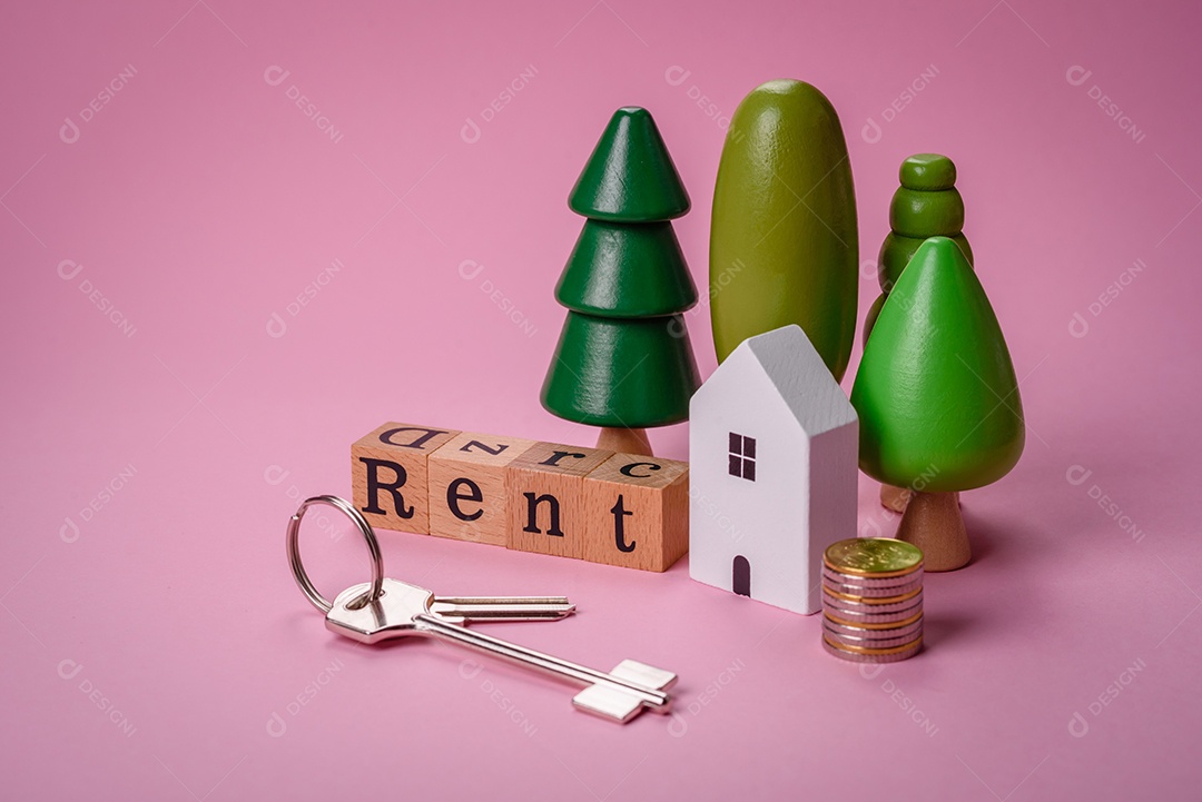 Uma pequena casa de madeira e a inscrição vendidas. Conceito de venda, aluguer de imóveis para uma família. Agência imobiliária, venda de casas e apartamentos novos