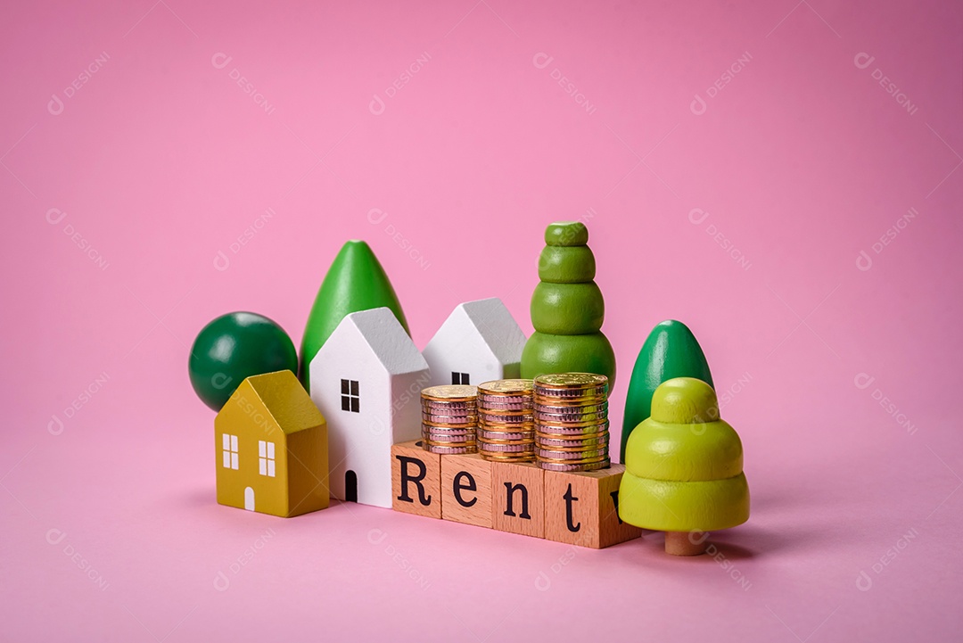 Uma pequena casa de madeira e a inscrição vendidas. Conceito de venda, aluguer de imóveis para uma família. Agência imobiliária, venda de casas e apartamentos novos