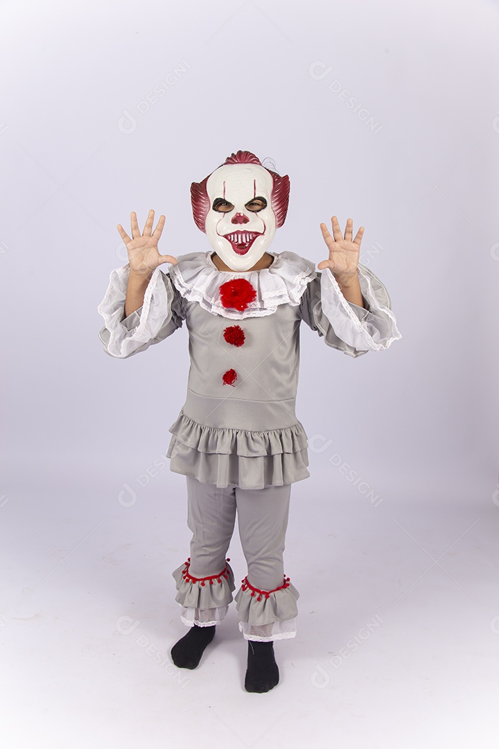 Pessoa fantasiado de palhaço assustador.