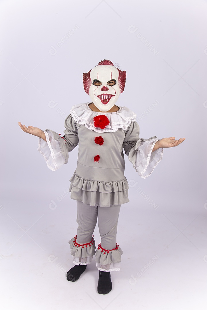 Pessoa fantasiado de palhaço assustador.