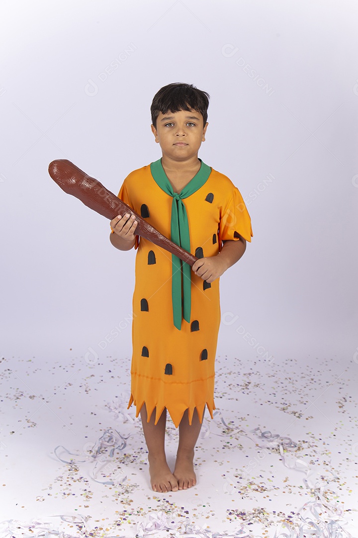Garotinho fantasiado do personagem Flintstones.