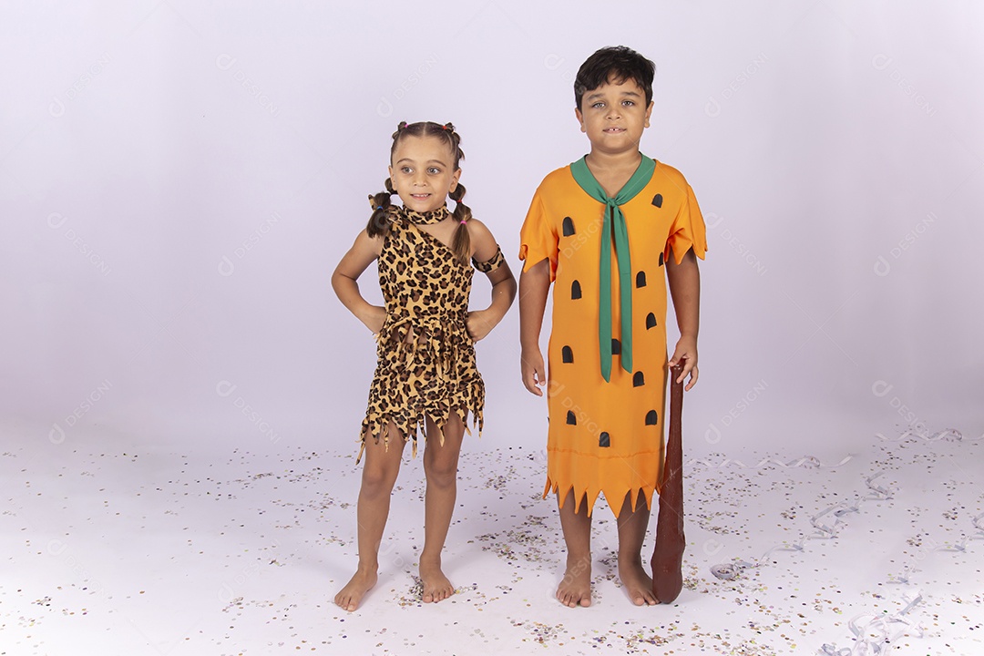 Crianças fantasiadas do personagem Flintstones.